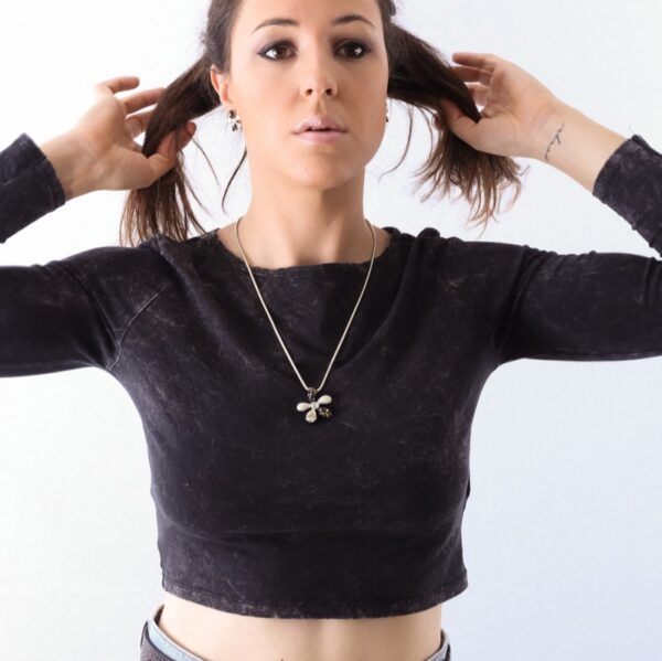 collar_flor_plata de ley_negro_miel_blanco_cadena de plata_seyart_2